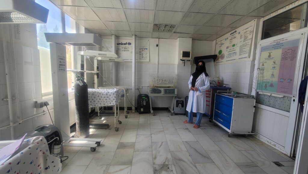 A health worker in a newborn care ward in Ghor